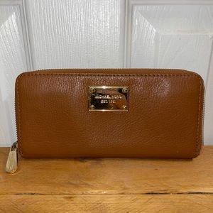 Michael Kors Jet Set Leather Continental Wallet
